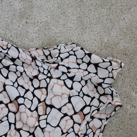 Loft Sleeve-Less Shirt - Picture 5 of 5